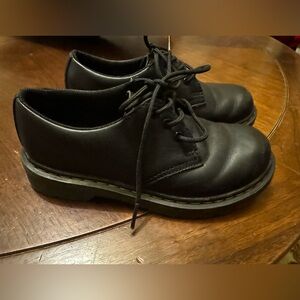 Dr. Martens Kids Black Shoes Size 1 Grunge streetwear Back to school preppy